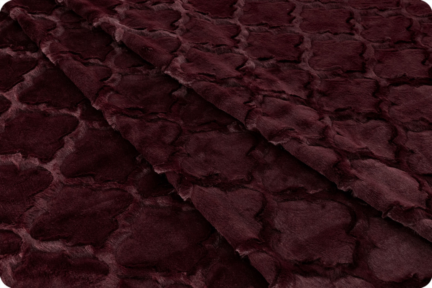 Luxe Cuddle&reg; Lattice Black Cherry