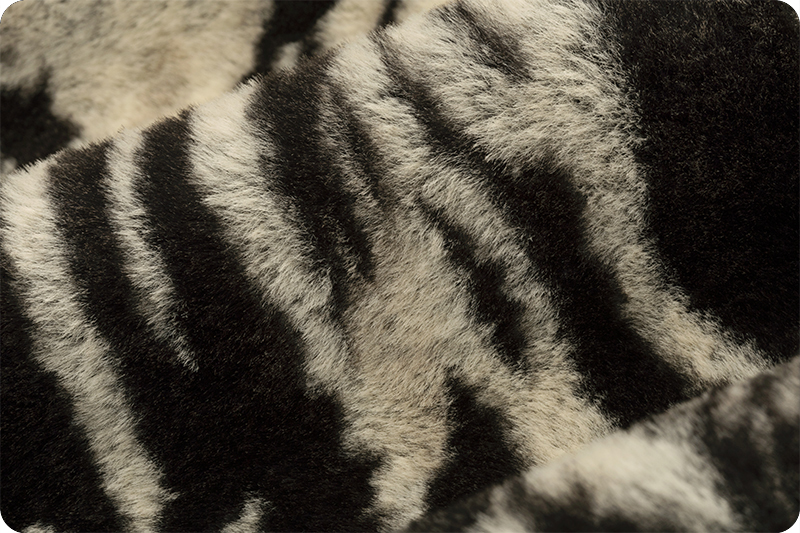 Luxe Cuddle® Seal Tiger Black