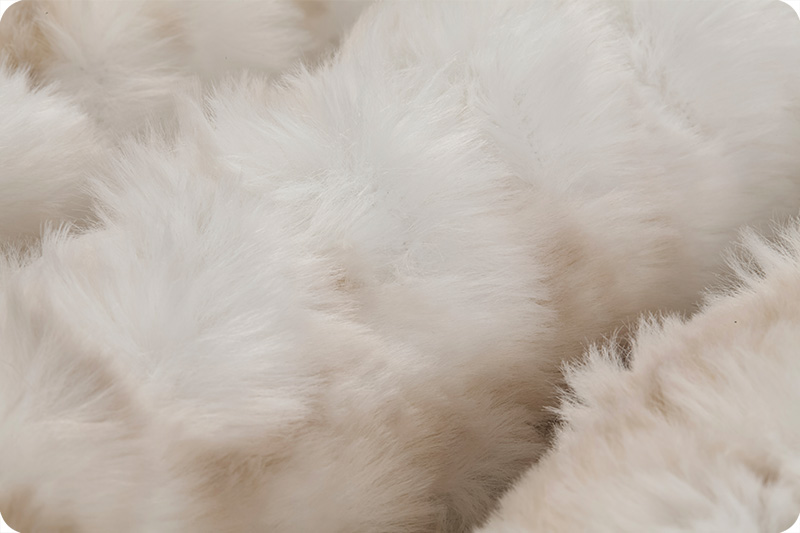 Petite 36" x 30" Luxe Cuddle&reg; Blanket Milan Enzo Vanilla Creme